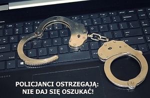 obraz przedstawia kajdanki rozłożone na klawiaturze komputerowej z napisem policjanci ostrzegają nie daj się oszukać